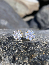 Load image into Gallery viewer, Flower Set Moissanite Earrings